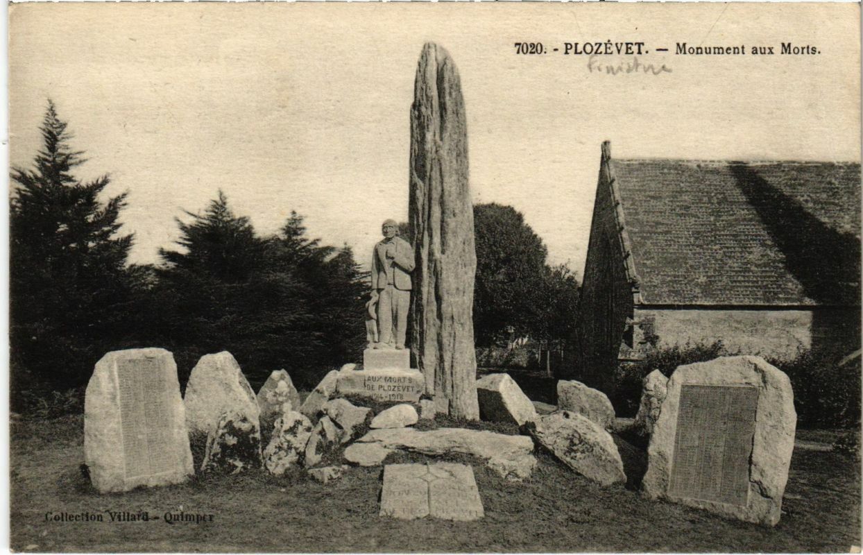 Old postcard Plozevet - Monument aux Morts (1033231)