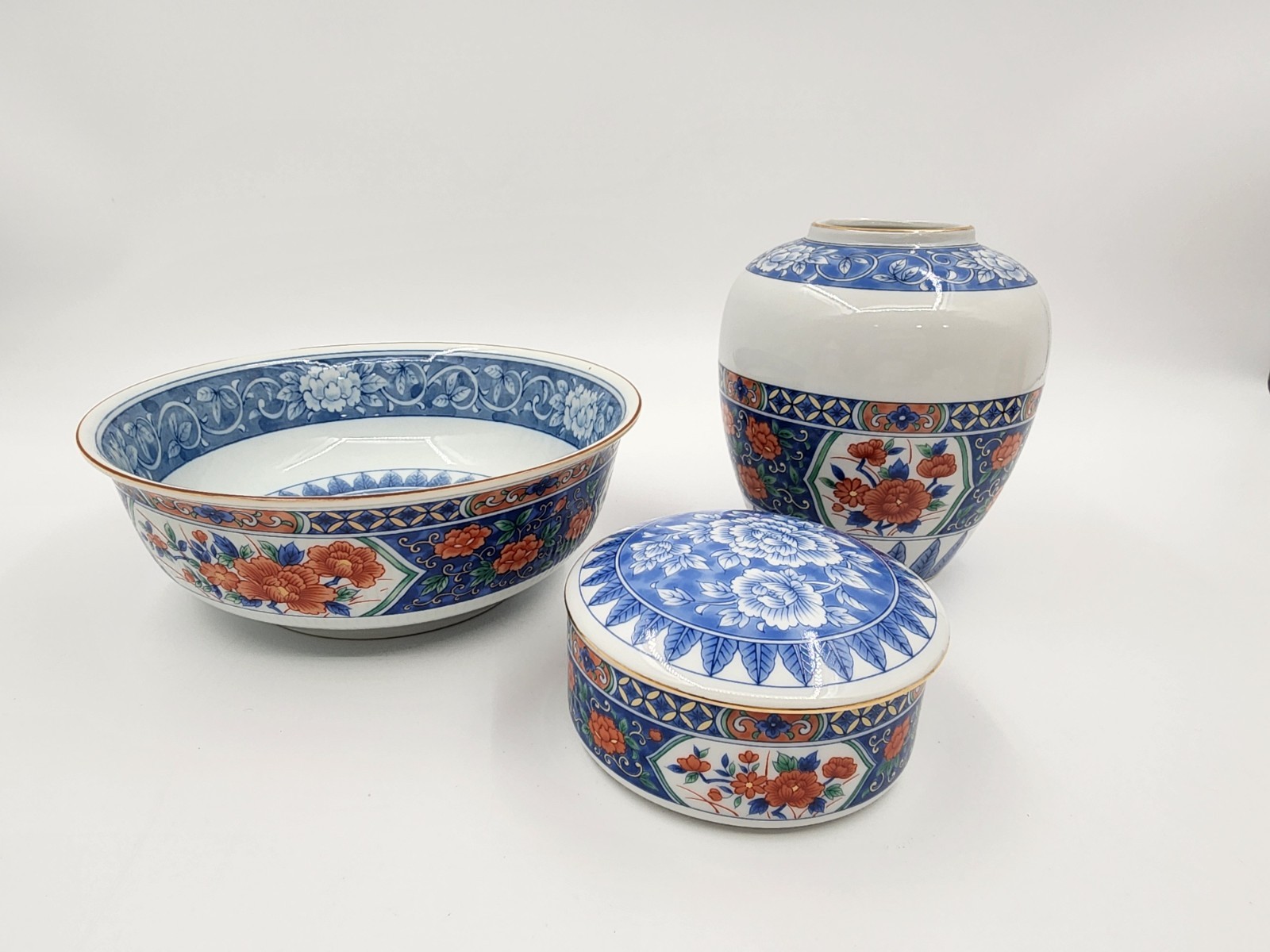 Tiffany & Co. Imari Floral Collection Lot of 3  (Ginger Vase,Trinket Box & Dish)