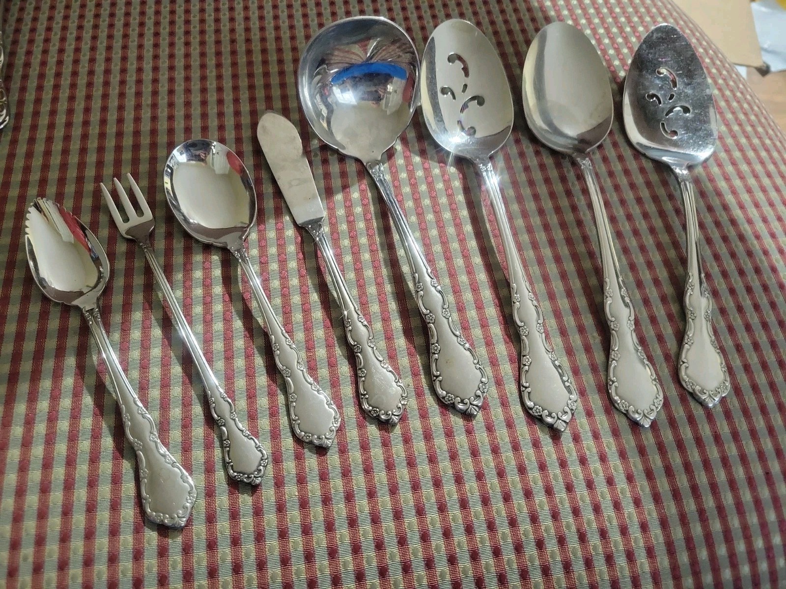 Oneida Distinction Deluxe HH Stainless deluxe MANSION HALL Serving 8 Pieces 