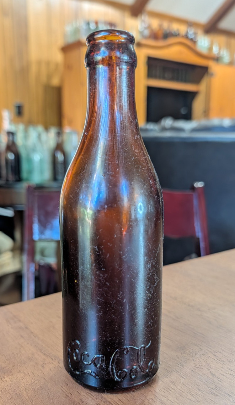 VINTAGE Amber Coca-Cola, Philadelphia PA, Tooled Top, 1909 Heel Script Bottle