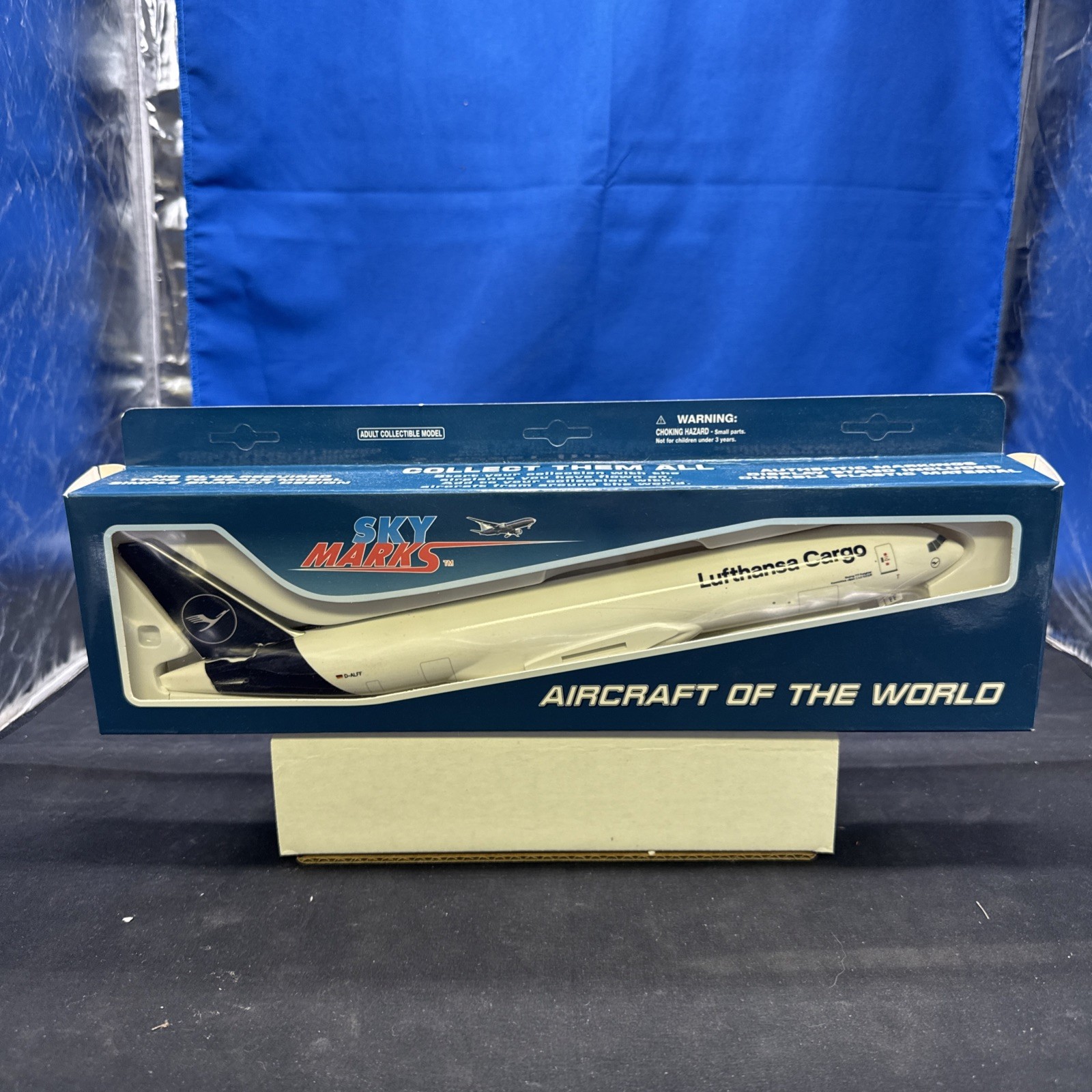skymarks lufthansa Cargo 777 Boeing 1:200th Scale skymarks lufthansa Cargo 777 Boeing 1:200th Scale