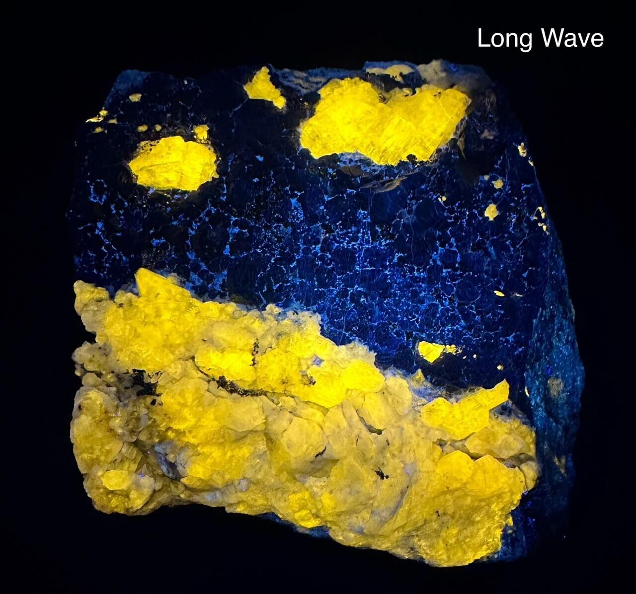 1943G. Very Beautiful Fluorescent Wernerite, Sodalite, Calcite, Pyrite On Matrix