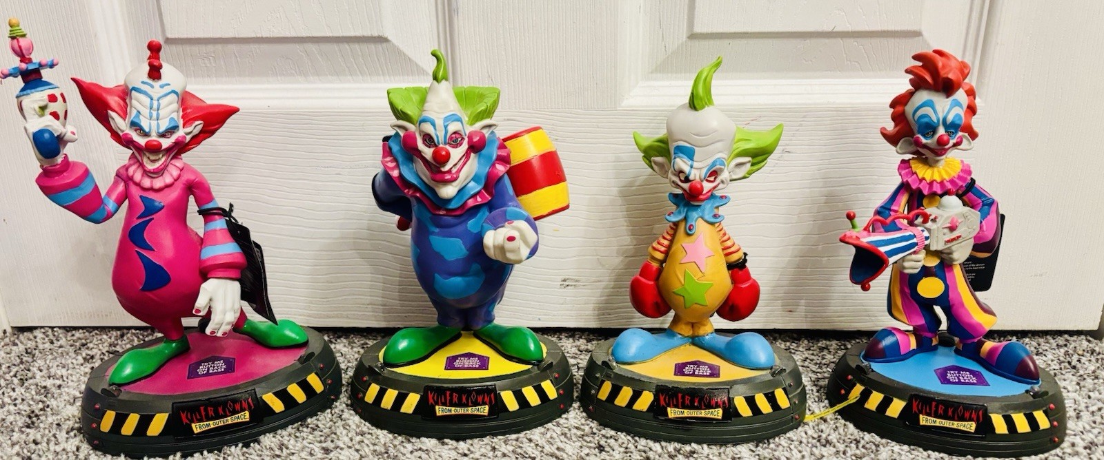 Killer Klowns From Outer Space Statue Figurine Set of 4 Spirit Halloween Killer Klowns From Outer Space Statue Figurine Set of 4 Spirit Halloween