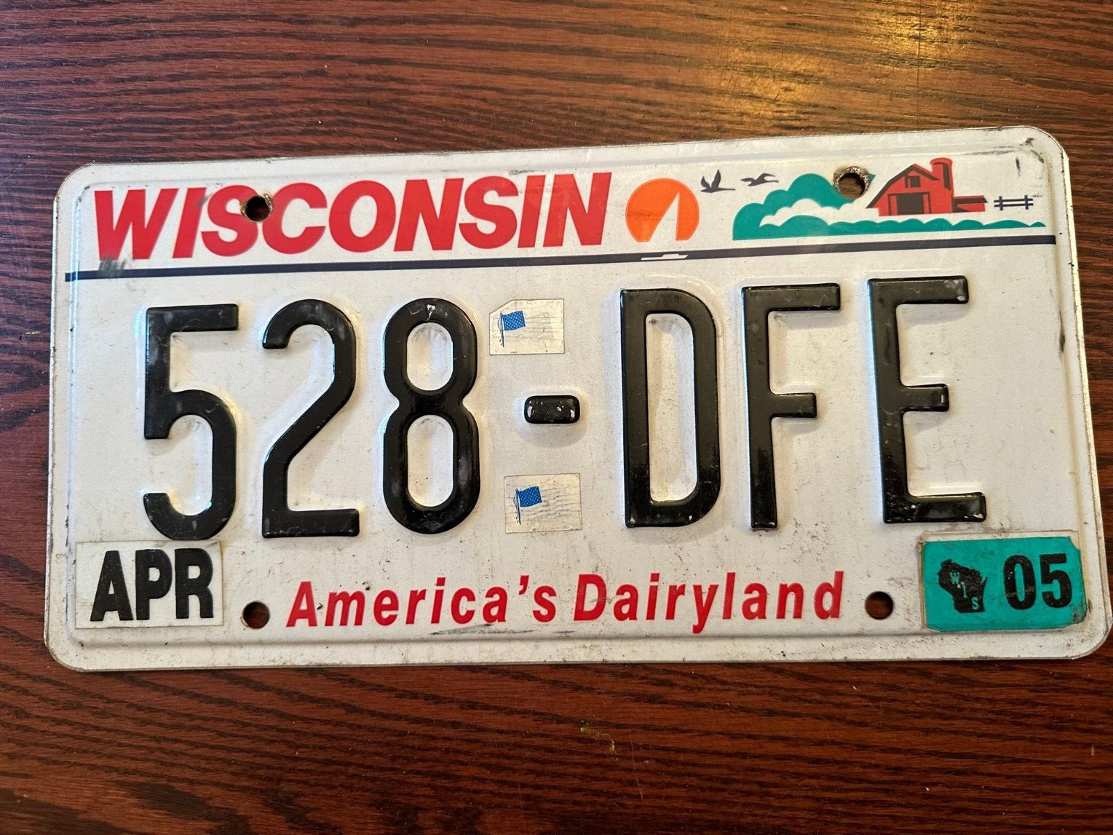 2005 Wisconsin License Plate 528 DFE America\'s Dairyland WI USA Metal April Flag