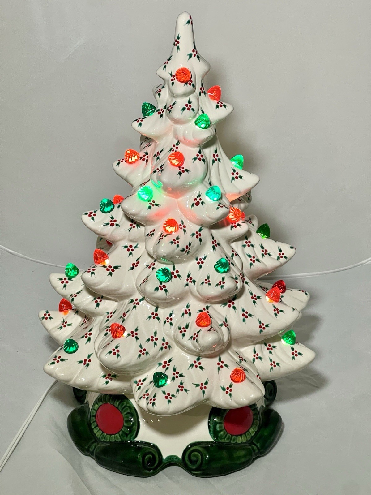 Vintage Atlantic Mold A64 Holly Spritz 100% Glaze Ceramic Christmas Tree