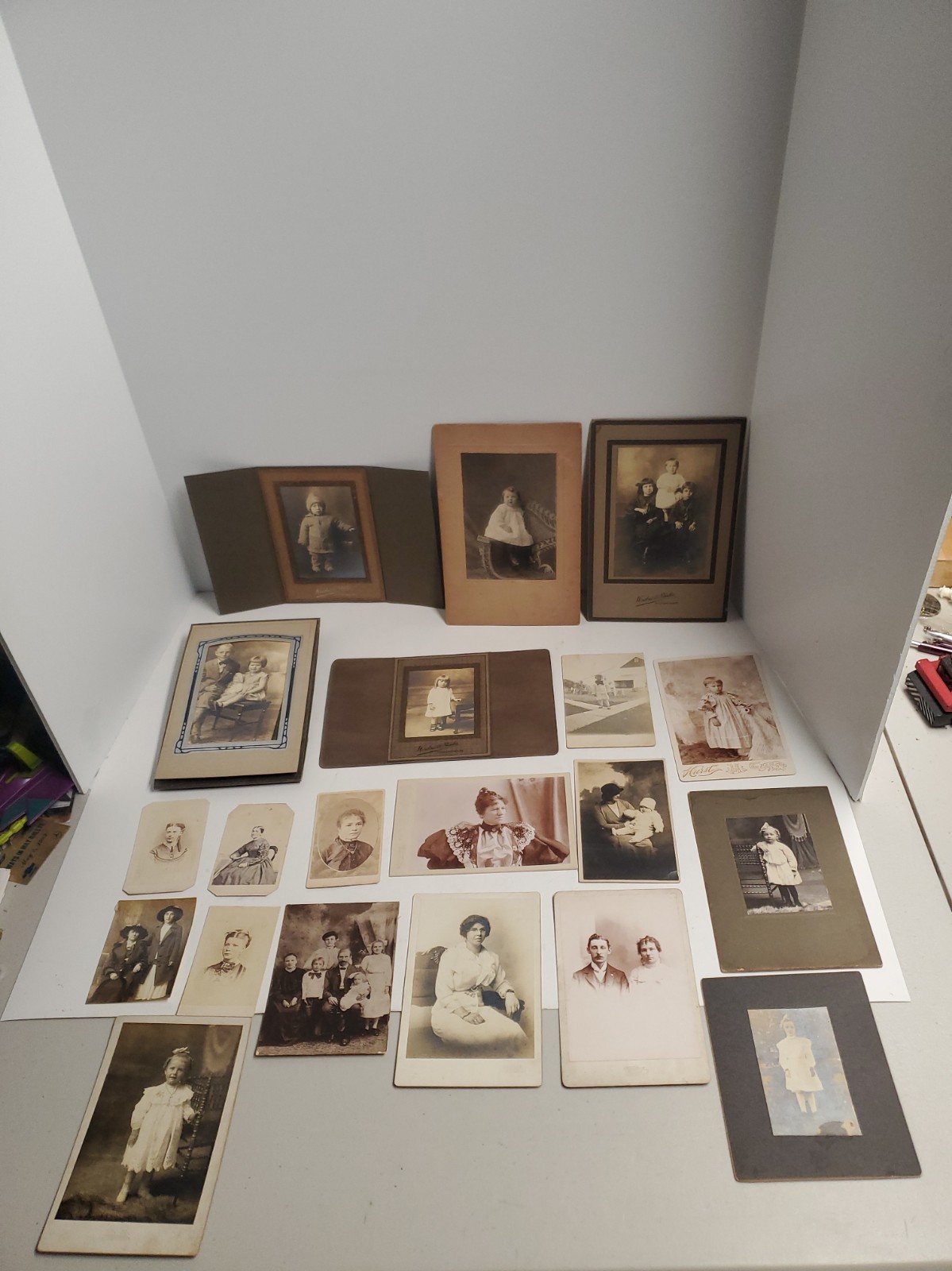 CIRCA 1890s-1950s ANTIQUE CABINET CARDS AND OTHERS LOT VARIETY  20 IMAGES FAMILY