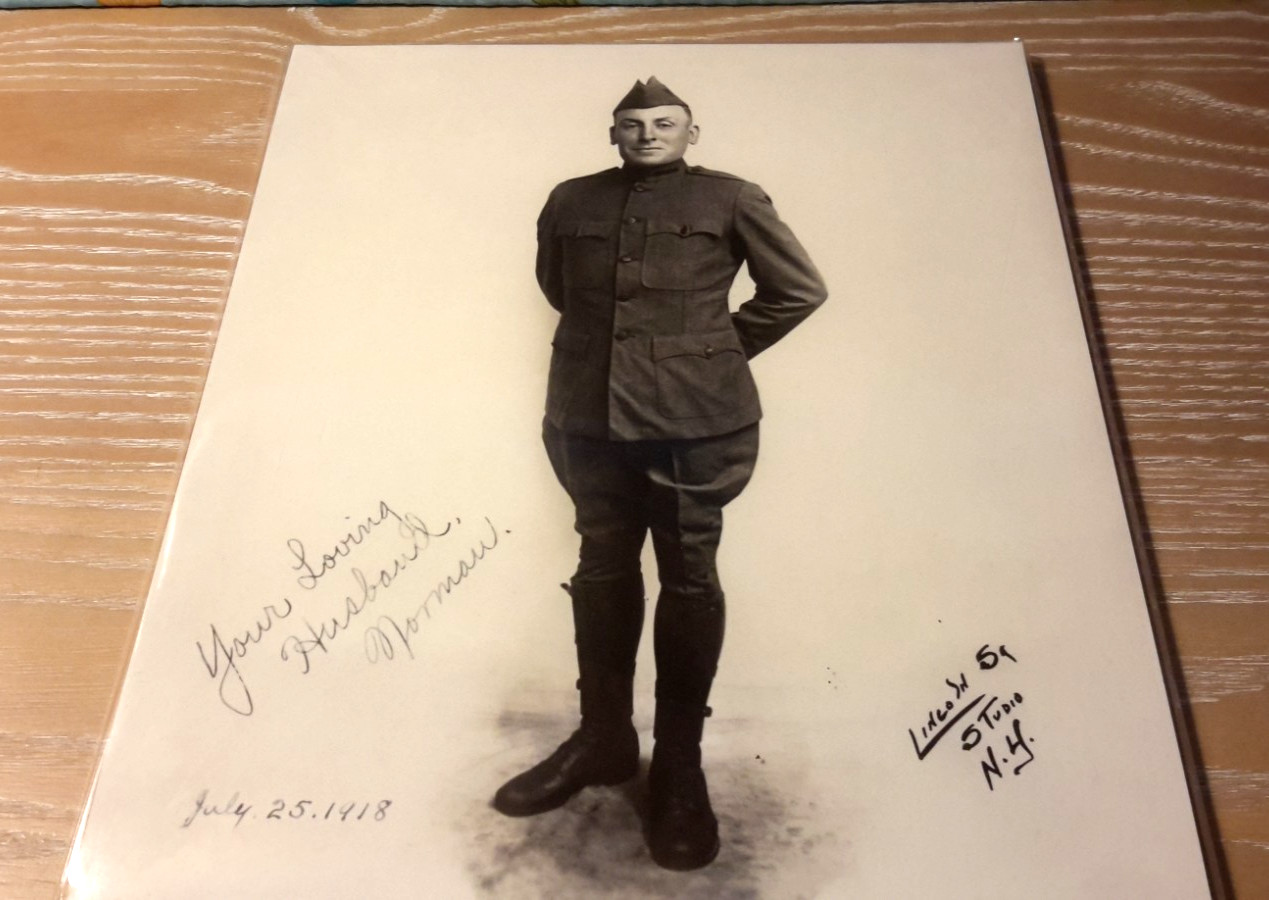1918 signed WW 1 Doughboy Soldier Photo, from the Lincoln Square studio in NY
