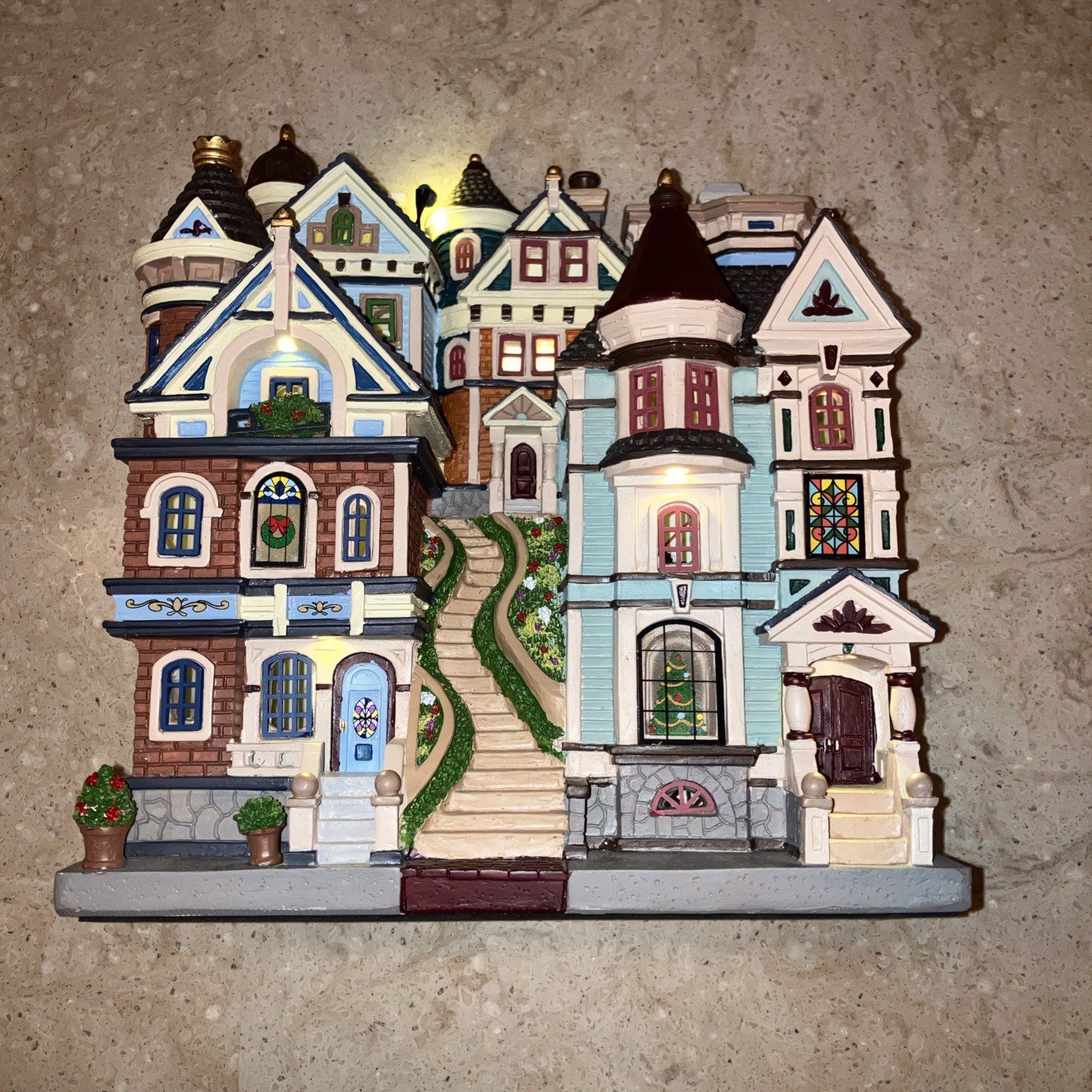 Lemax 2020 Houses On A Hill #05617 Village Facade LED Lit Scene Battery No Cord