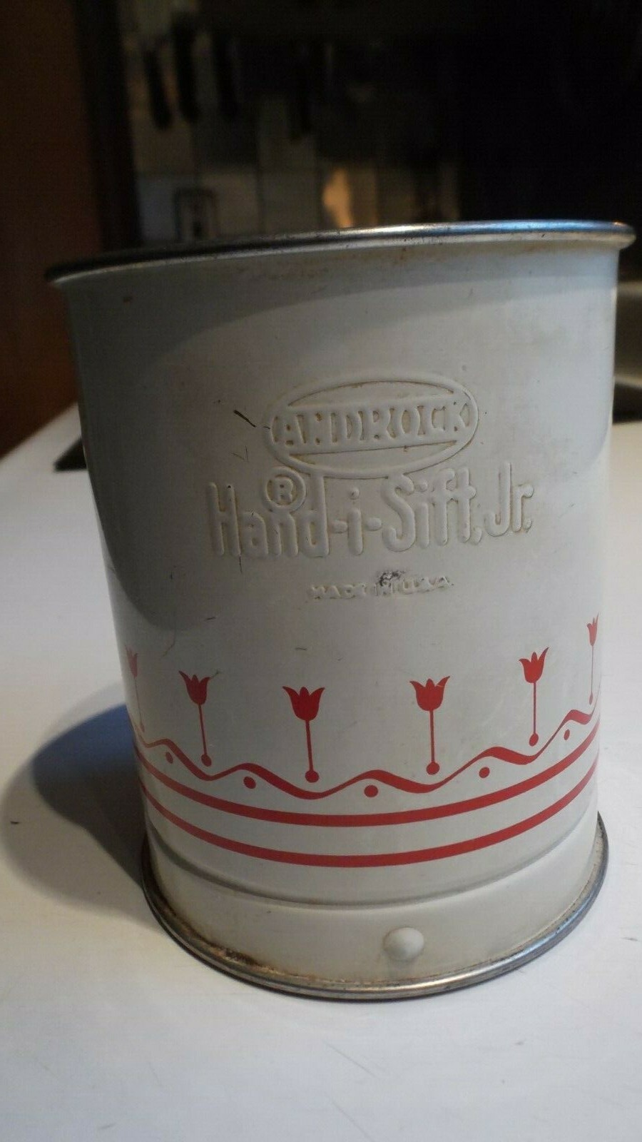 Vintage Androck Embossed Metal Flour Sifter Hand-i-Sift Jr. Cream Flowers USA. Vintage Androck Embossed Metal Flour Sifter Hand-i-Sift Jr. Cream Flowers USA.