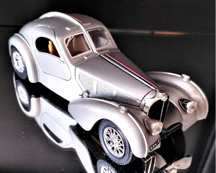 VINTAGE BURAGO BUGATTI ATLANTIC 1936 1/24 MODEL CAR \'70 COLLECTIBLE XX