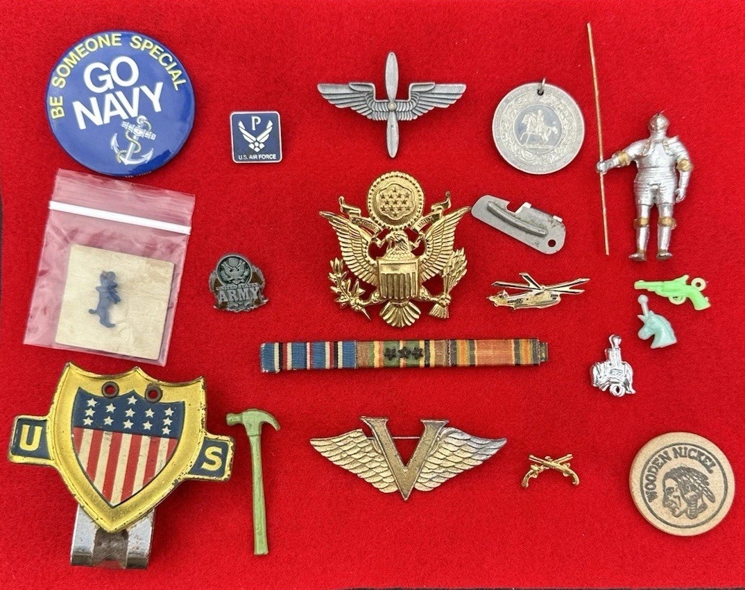 Vintage & Collectible Estate Lot – Militaria, Pocket Knives, Token & Advertising Vintage & Collectible Estate Lot – Militaria, Pocket Knives, Token & Advertising