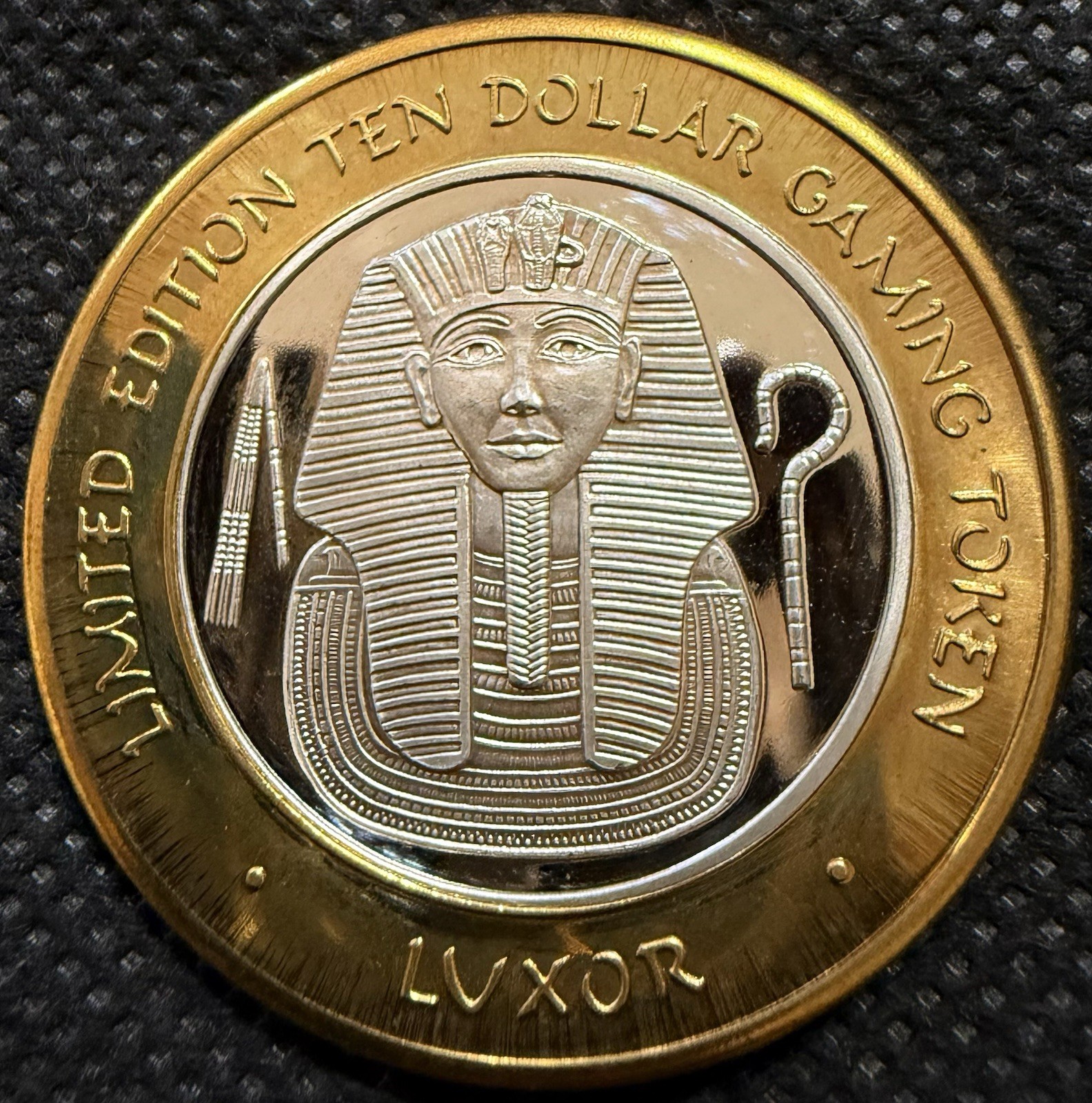 ⭐️LUXOR HOTEL & CASINO Limited Edition 999% .6 Oz Pure Silver Strke Center⭐️ ⭐️LUXOR HOTEL & CASINO Limited Edition 999% .6 Oz Pure Silver Strke Center⭐️