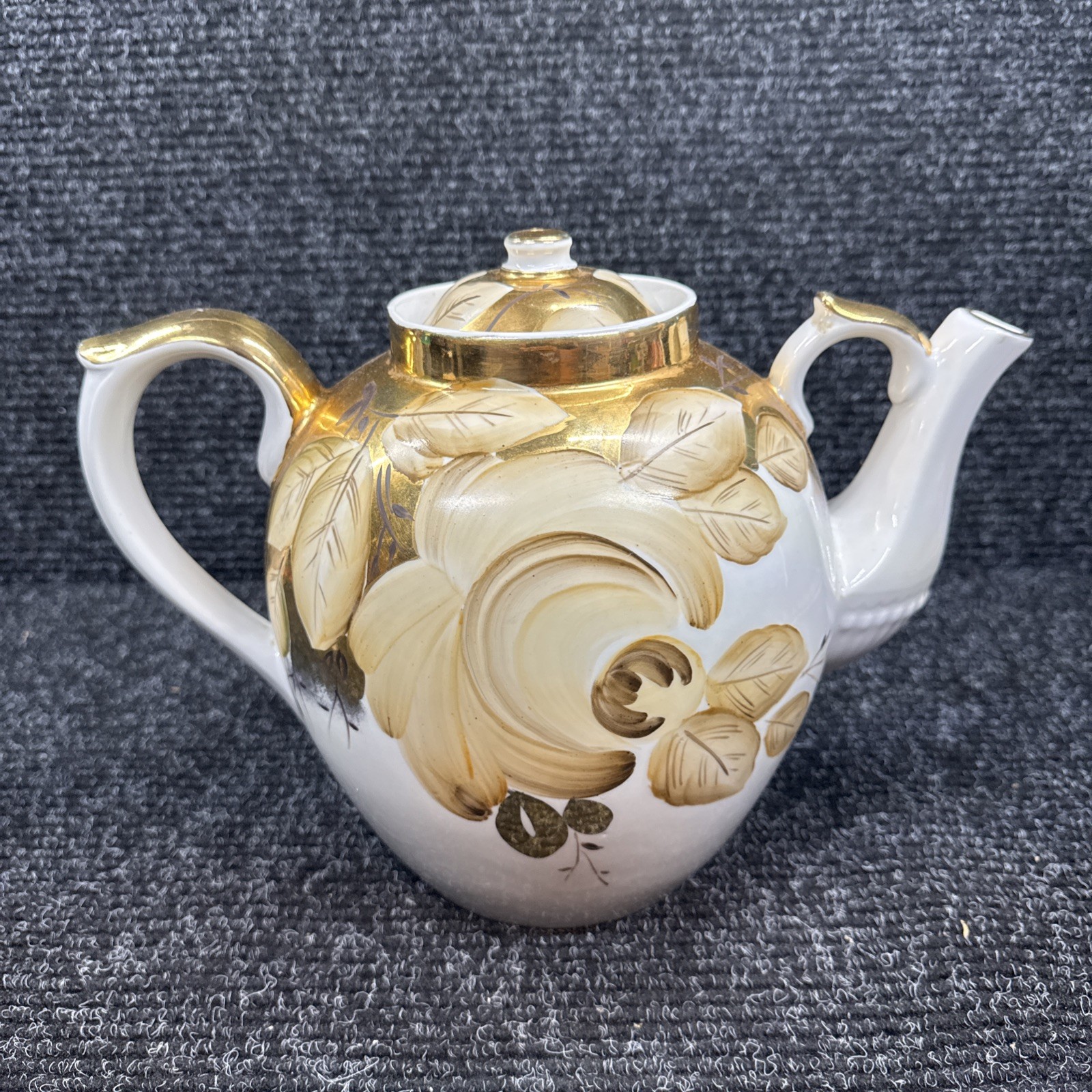 Dulevo Russian Lg Tea Pot Vintage Gold Gilding The Body Lid And Spout And Handle Dulevo Russian Lg Tea Pot Vintage Gold Gilding The Body Lid And Spout And Handle