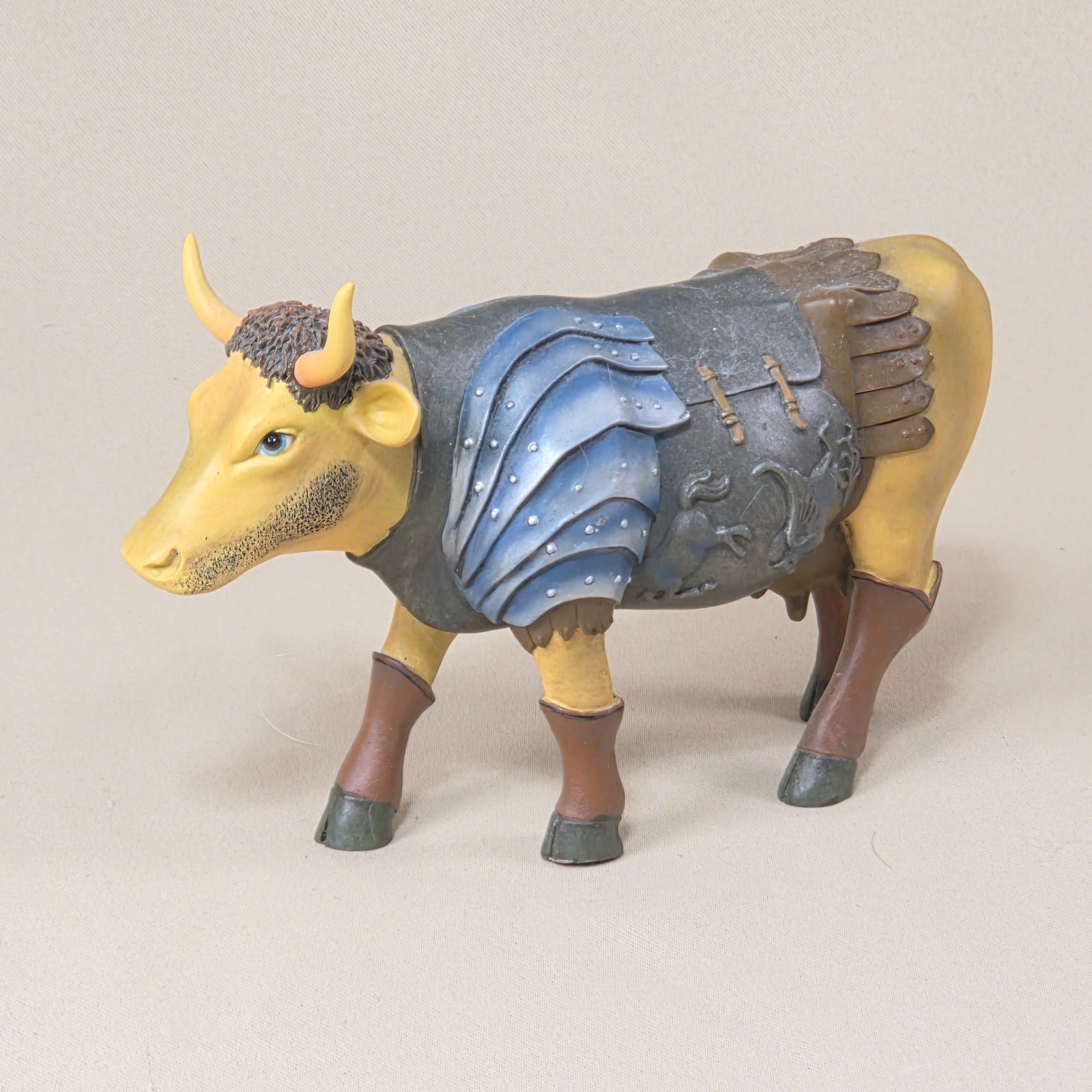 CowParade Gladiator Cow 7249 Armored Roman Warrior Figurine 2002 - Retired EUC CowParade Gladiator Cow 7249 Armored Roman Warrior Figurine 2002 - Retired EUC