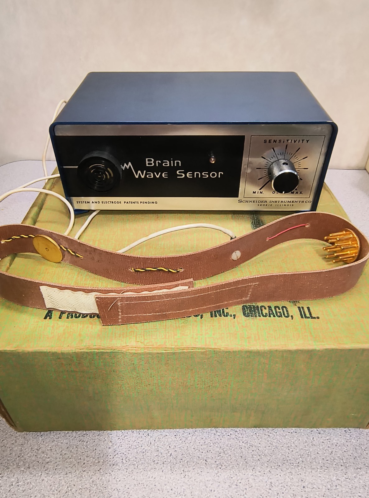 RARE 70's VINTAGE NEURONICS ALPHA BRAIN WAVE SENSOR TESTED/WORKS WITH PROD INFO