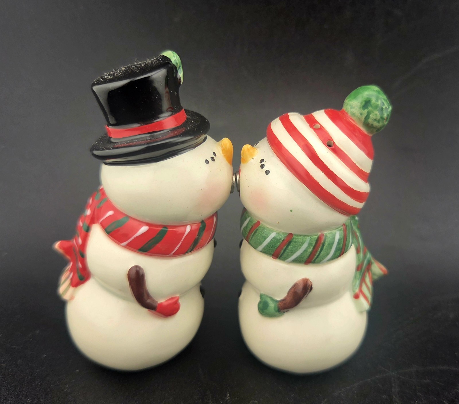 Vintage Mr & Mrs Snowman Kissing Magnet Salt and Pepper Shakers Winter Holiday 