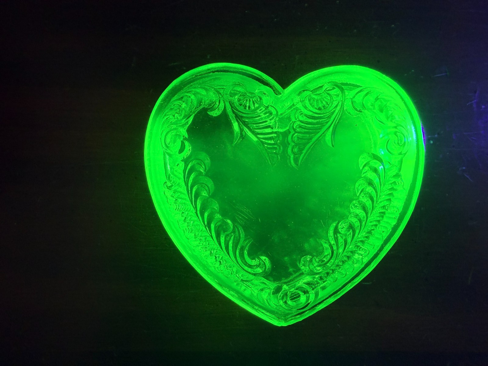 Vintage Uranium Vaseline Glass Heart Trinket Box Attributed to Degenhart UV