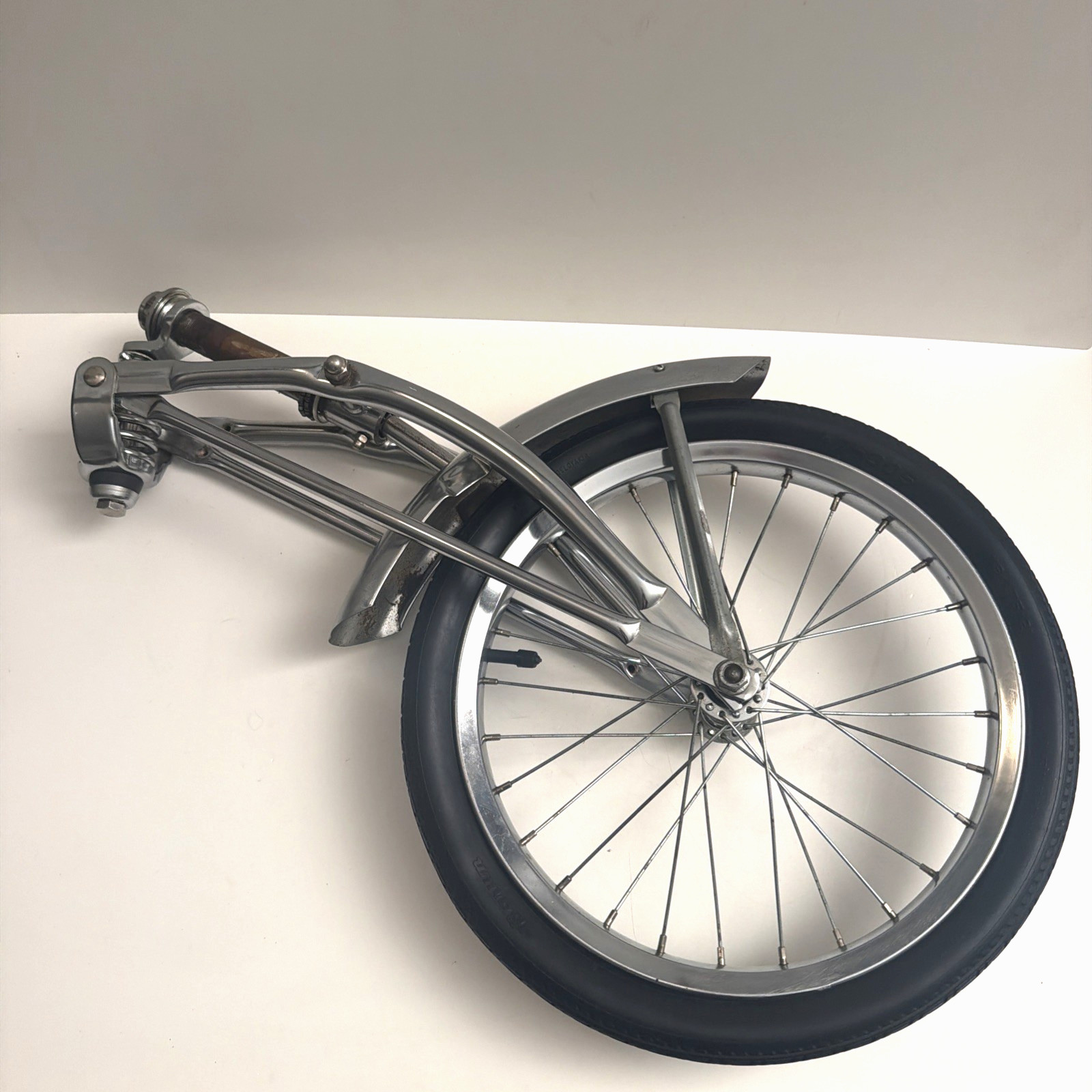 2007 Schwinn Stingray Pea Picker Bike Chrome Springer Front End Forks & Wheel