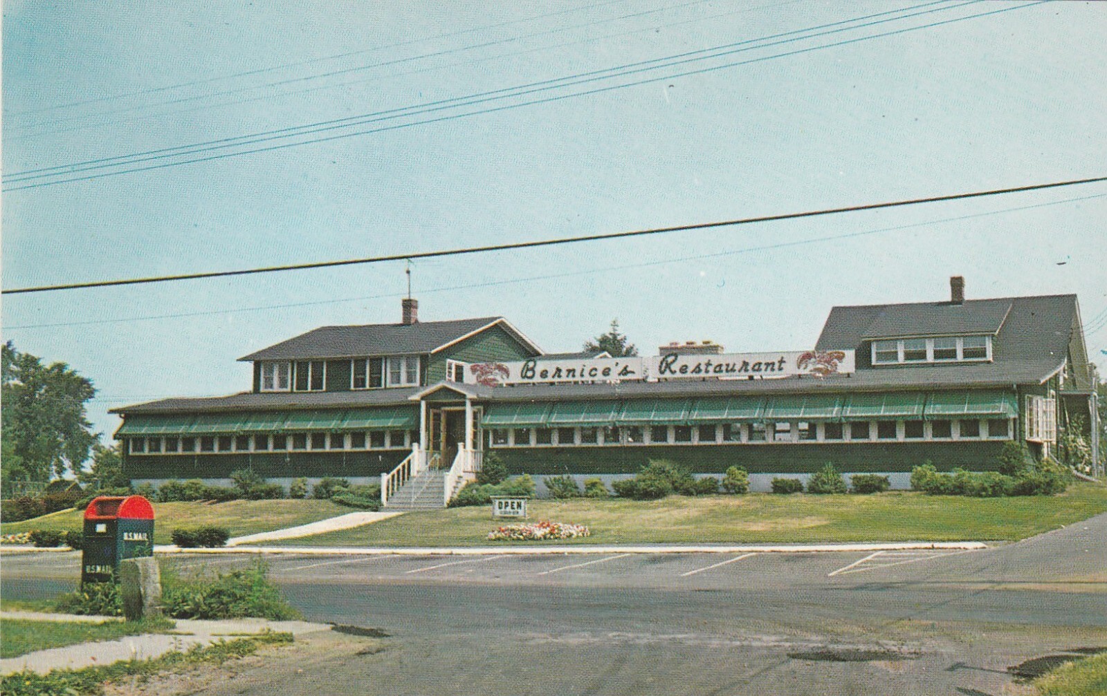 Bernice\'s Restaurant, Luncheons and dinner daily Guilford CT vintage postcard