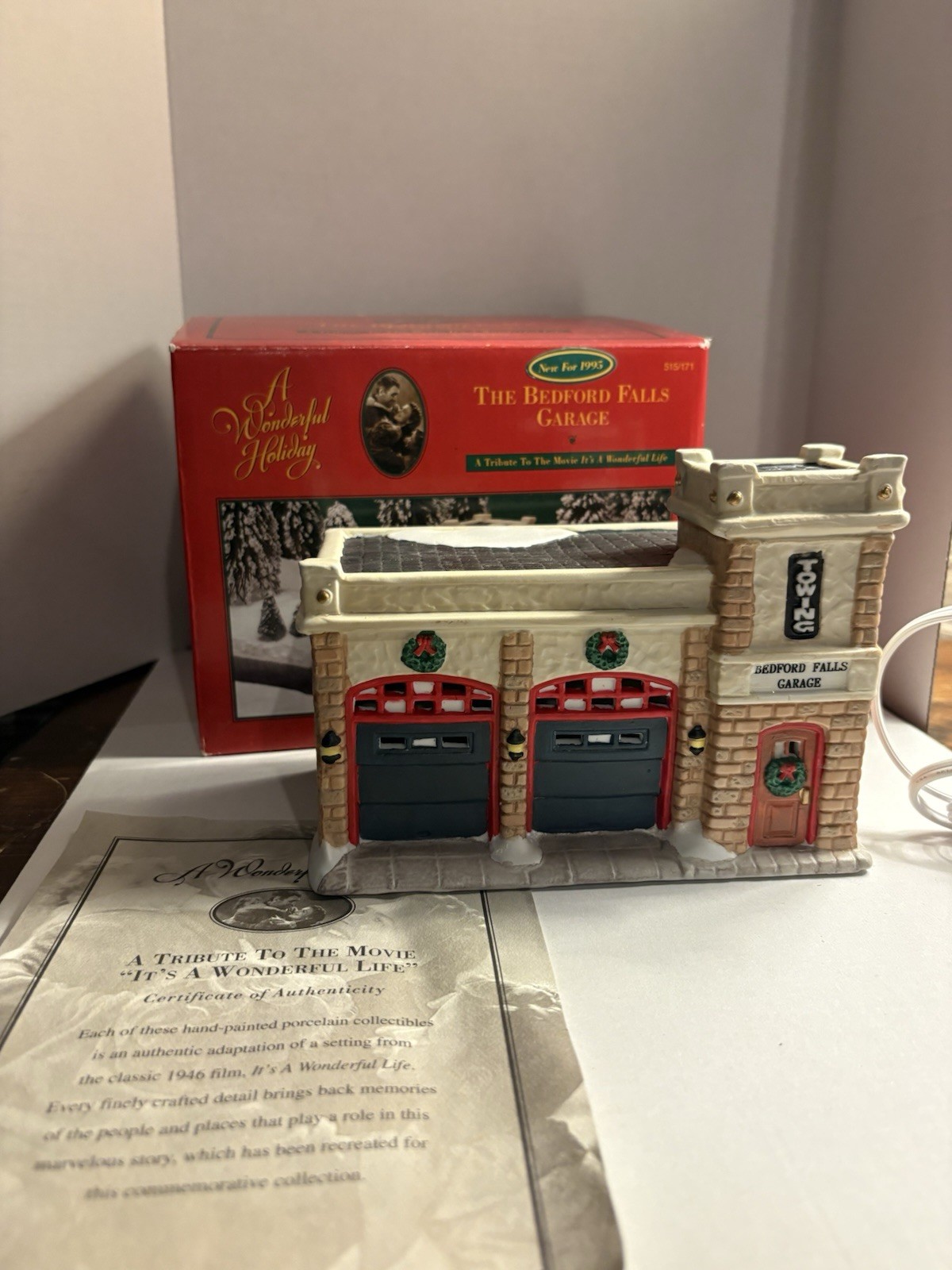 Vinatge The Bedford Falls Garage Lighted Building Christmas Village W/ Box Vinatge The Bedford Falls Garage Lighted Building Christmas Village W/ Box