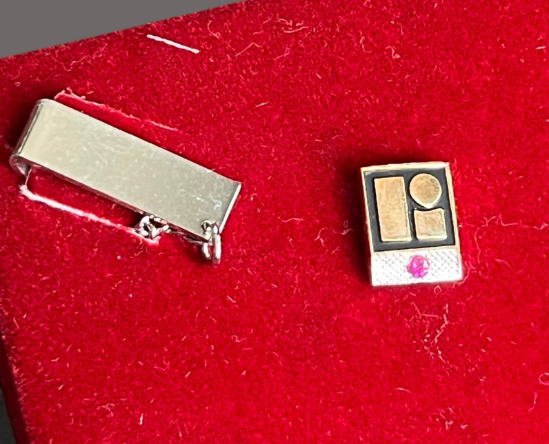 Vintage LITTON INDUSTRIES Employee Service Award Pin Single Ruby 10K YELLOW GOLD