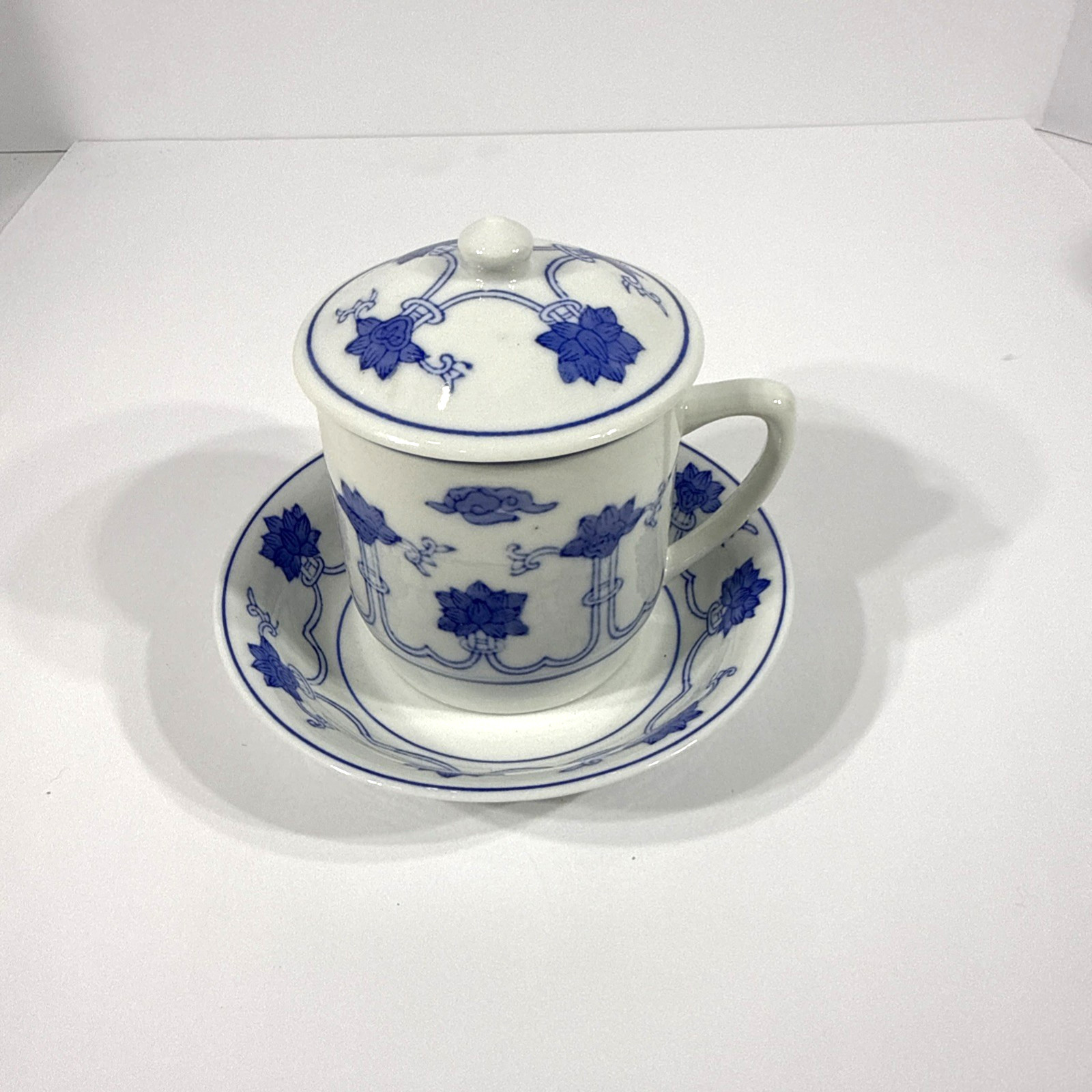 Vintage Porcelain Williams Sonoma IDG White Blue Floral Cup & Saucer With Lid