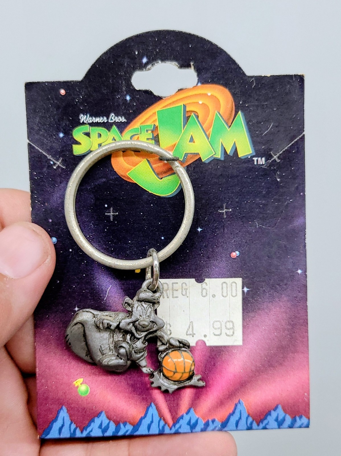 Space Jam Pepe Le Pew Pewter Keychain 1996 Starline NEW NOS - RARE