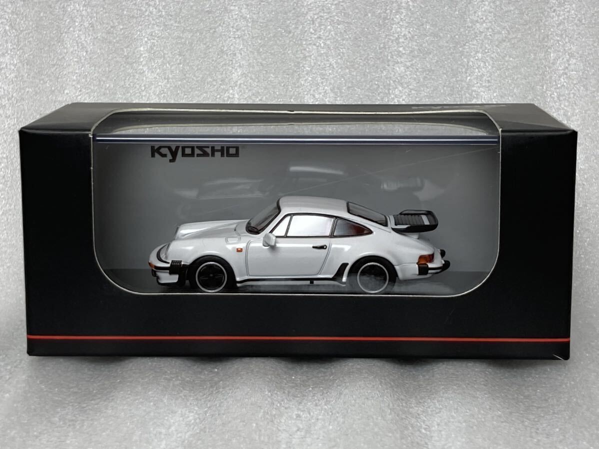 Kyosho 1/64 Porsche 911 Turbo 930 White