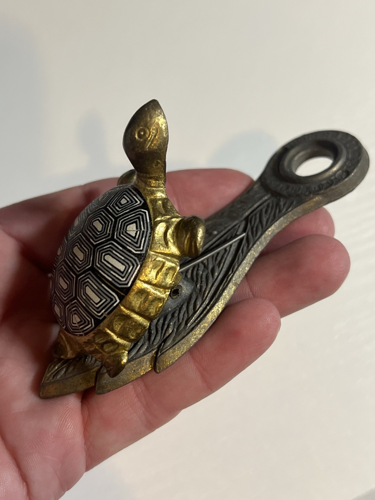Vintage 1972 Allied Brass spring-loaded Turtle Desk Clip