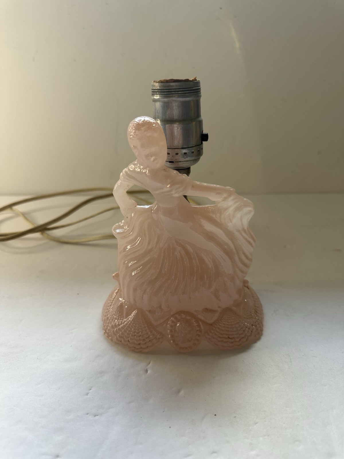 RARE VTG 1930\'s Pink Satin Camphor Glass Boudoir Dancing Lady Art Deco Lamp