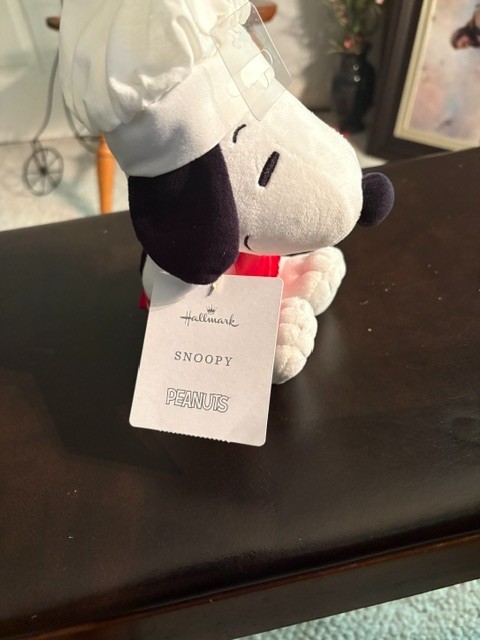 Plush Hallmark Chef Snoopy 8\
