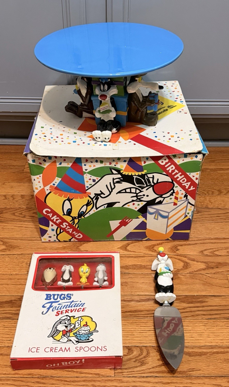 1995 Looney Tunes Happy Birthday Cake Stand, Server, Ice Cream Spoon Lot