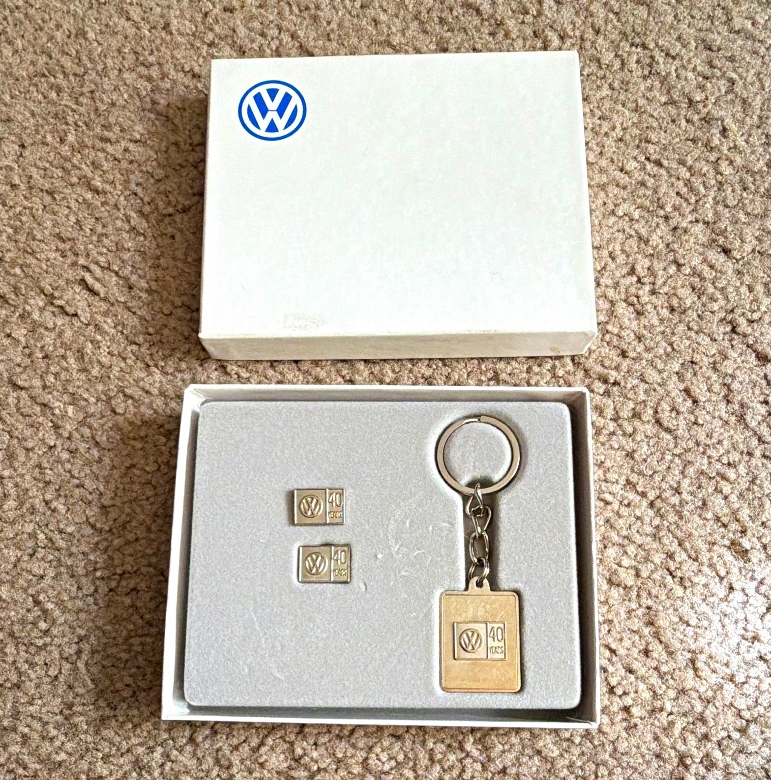 Rare Volkswagen VW 40 Years Service Key Ring & Tie Tac Set (2 Pins) in Box Rare Volkswagen VW 40 Years Service Key Ring & Tie Tac Set (2 Pins) in Box