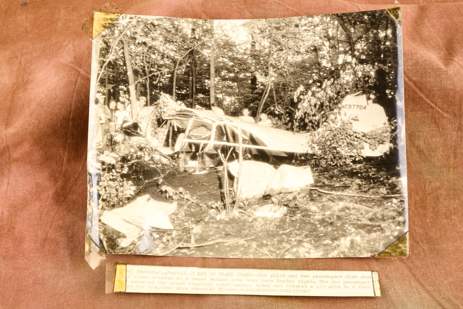 Plane Crash Kills 3 Survivor Crawls For Help Ohio 8¼x6¾ 1947 AP Wire Photo V32
