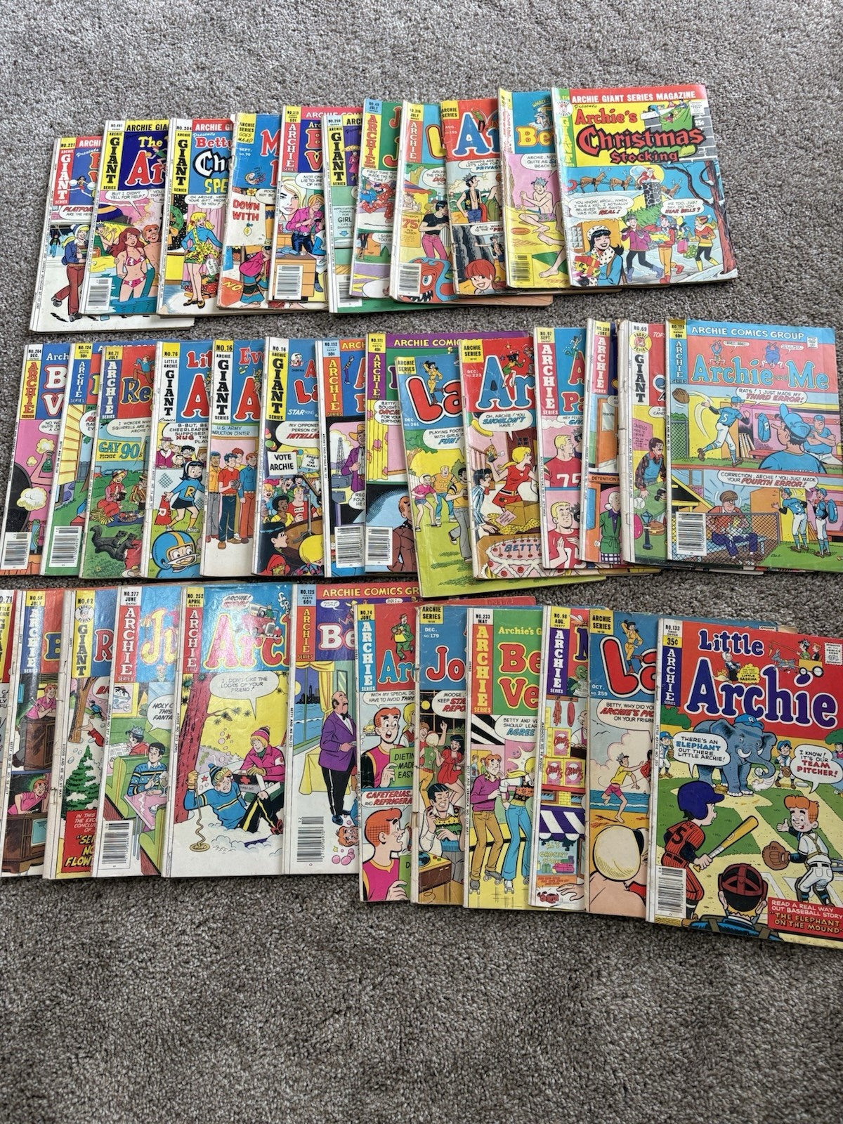 Archie Comics Mixed Comic Book Lot (Archie, Betty, Veronica, Jughead) Lot of 37