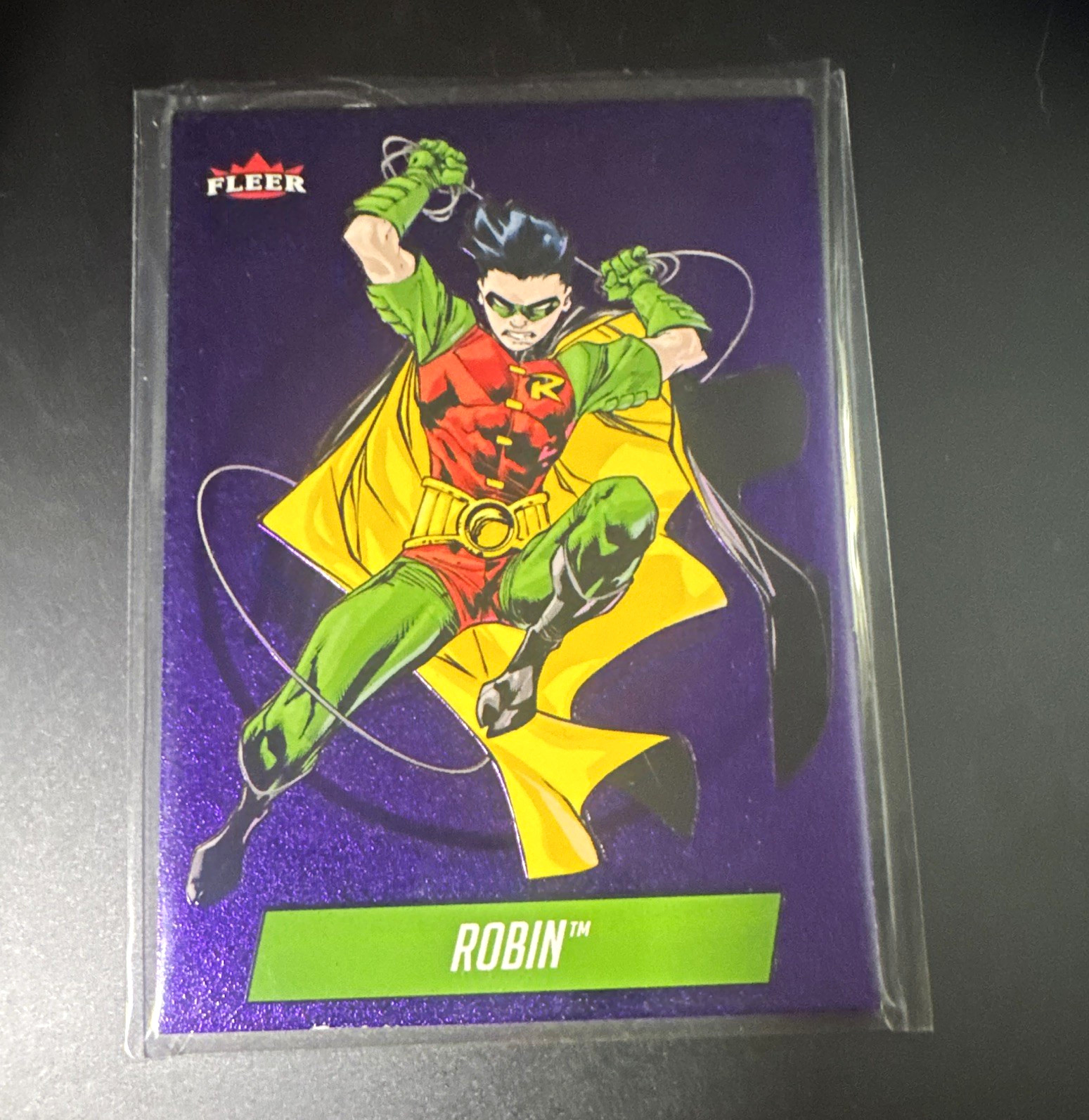 Fleer 2005 Fleer Ultra Superman Purple Medallions Robin Insert Card #M-22