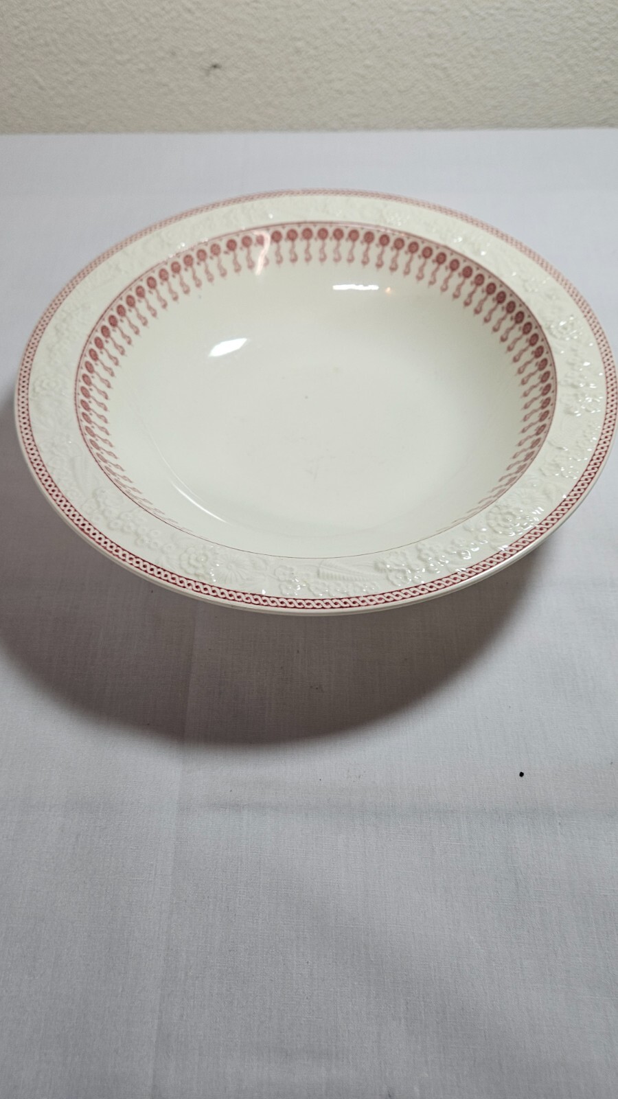 Vintage Sheridan Pink Jones, George and Sons 8.25 inch veggie bowl