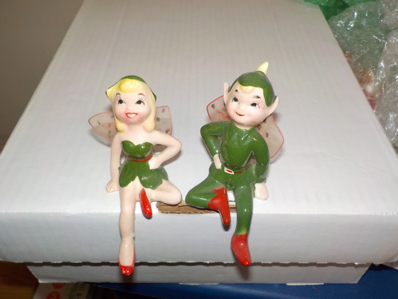 Pair Of Tiny Vintage 1957 Kreiss Ceramics Fairies Ledge Sitters In Green Pair Of Tiny Vintage 1957 Kreiss Ceramics Fairies Ledge Sitters In Green
