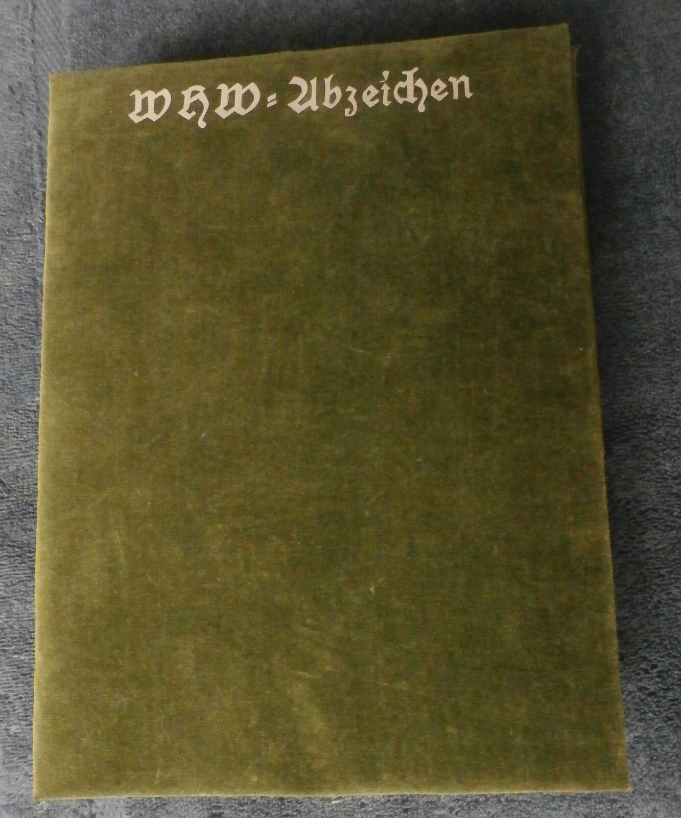 WHW Winterhilfswerk WHW Abzeichen pin display board, copies of an original