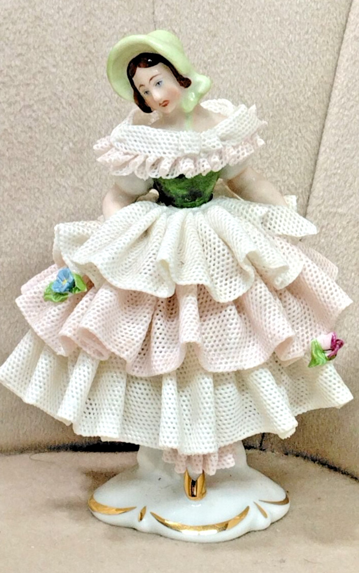 Vtg German GEROLD-PORZELLAN woman Figurine w/ Dresden Lace