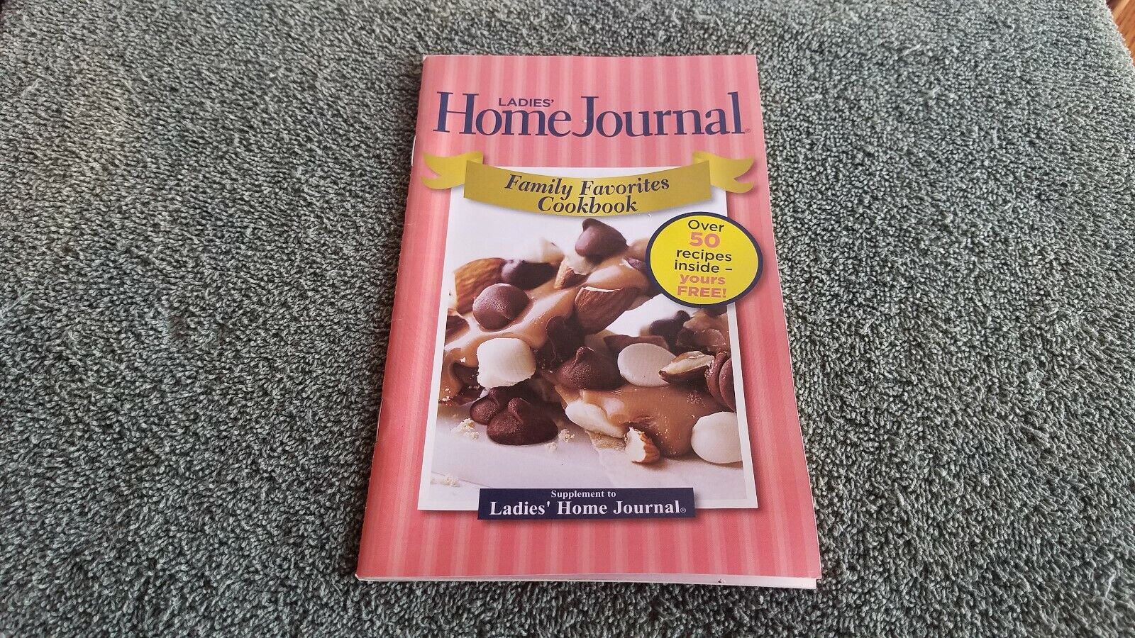 2007 Ladies Home Journal Family Favorites Cookbook 50 + Recipes  R1