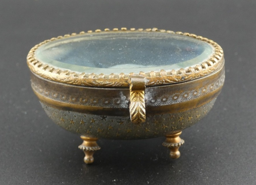 A RARE REGENCY PERIOD C.1815 BRASS JEWELLERY RING CASKET BEVELLED GLASS TOP