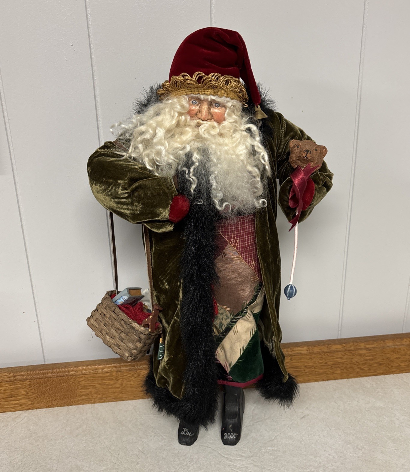 Vintage Christmas Hand Made Santa Claus Dee Gann Santa Artisan Signed 2000 21” Vintage Christmas Hand Made Santa Claus Dee Gann Santa Artisan Signed 2000 21”