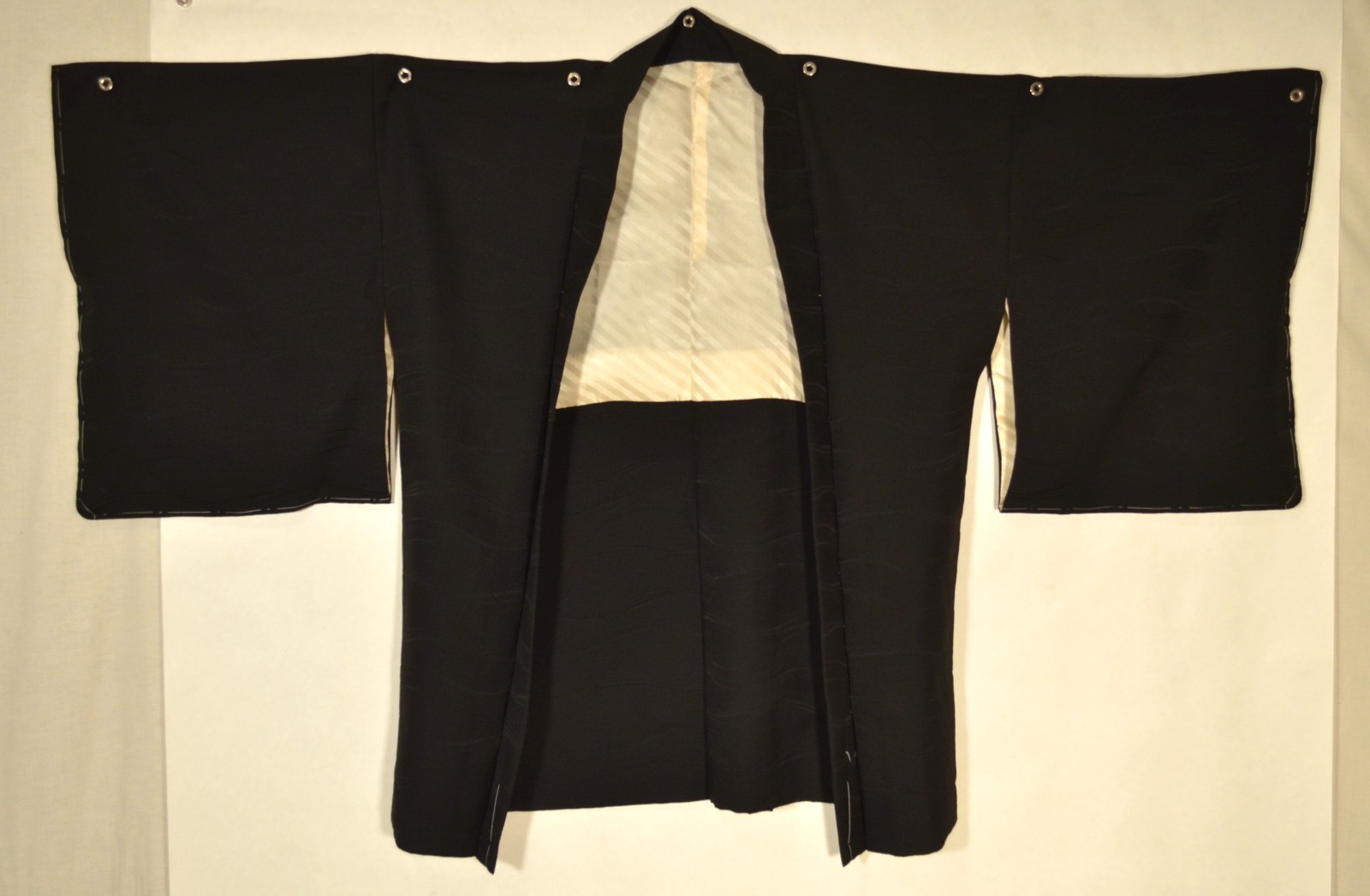 Vintage Women\'s Japanese Silk Kimono HAORI Jacket Subtle Pattern w Samurai Crest