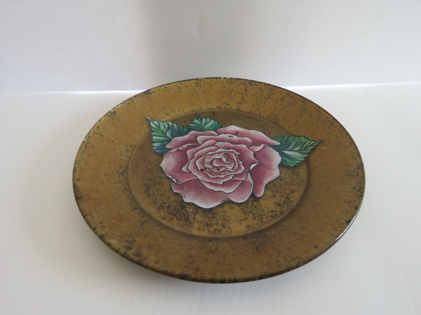 COLLECTIBLE - VINTAGE PLATE WITH ROSE