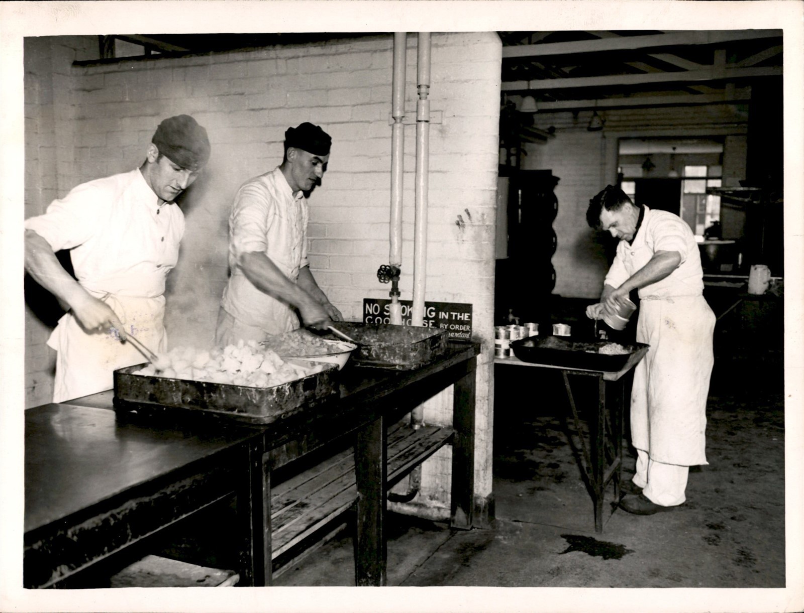 LD401 1946 Orig Photo RE-EDUCATING GERMAN POW\'S AT POW UNIVERSITY IN WILTON PARK