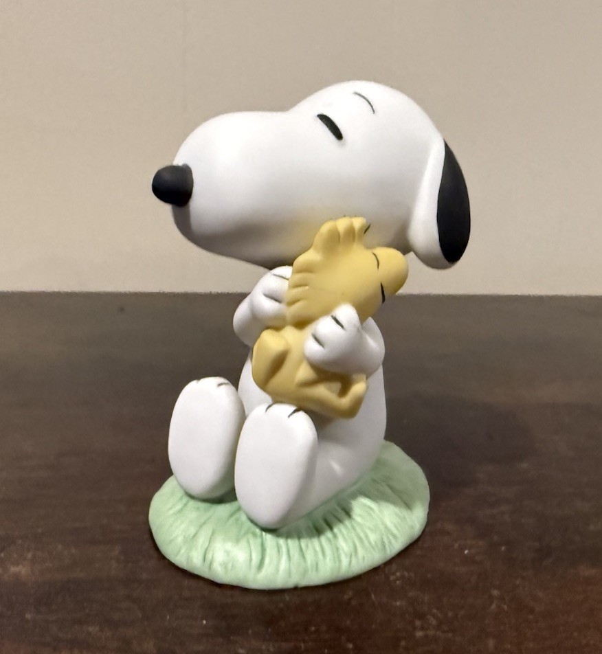 Westland Gifts Peanuts Snoopy Hugging Woodstock 3
