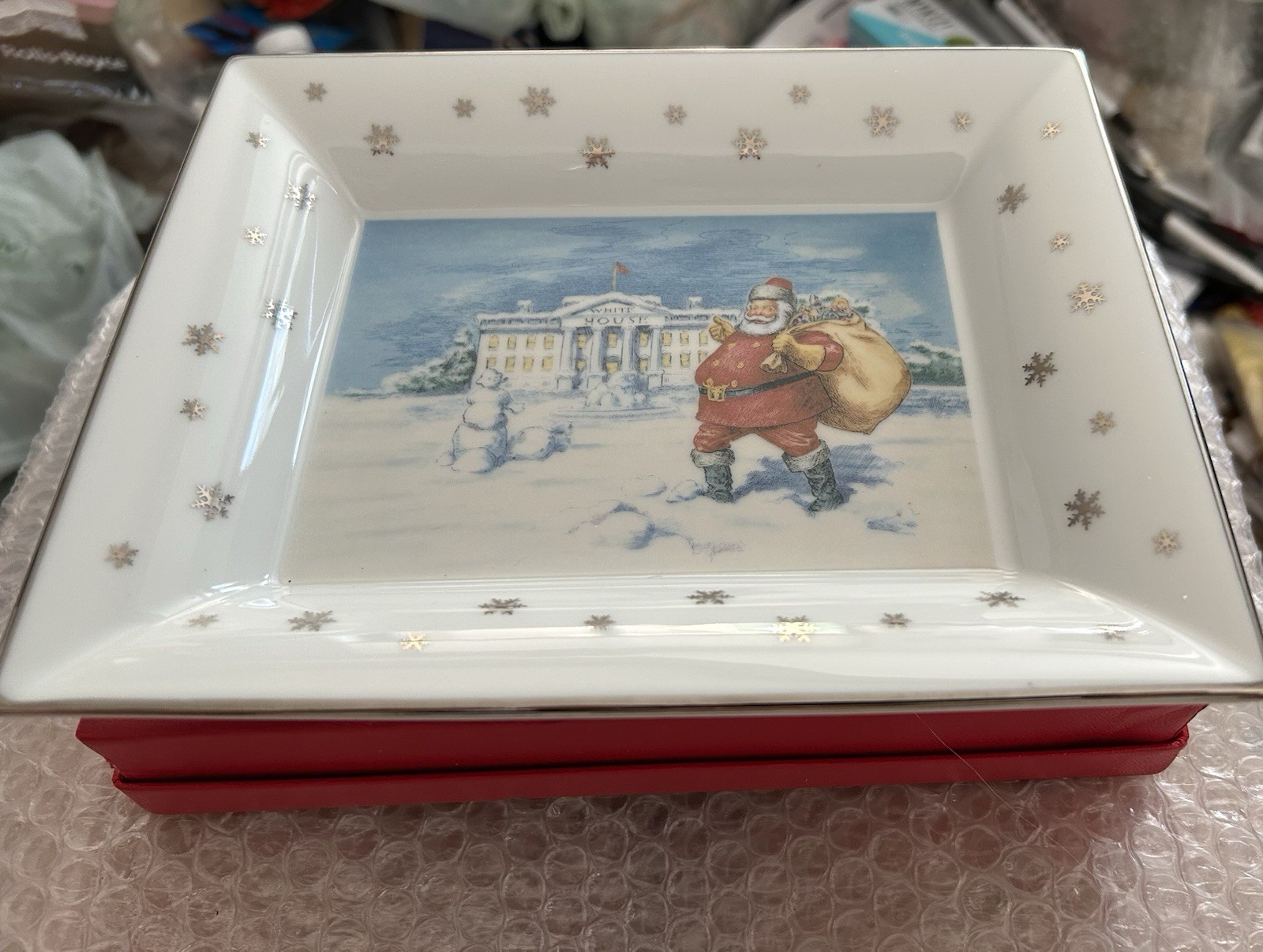 RARE SANTA VISITS CHILDREN OBAMA WHITE HOUSE PORCELAIN TRAY  NEW IN ORIGINAL BOX