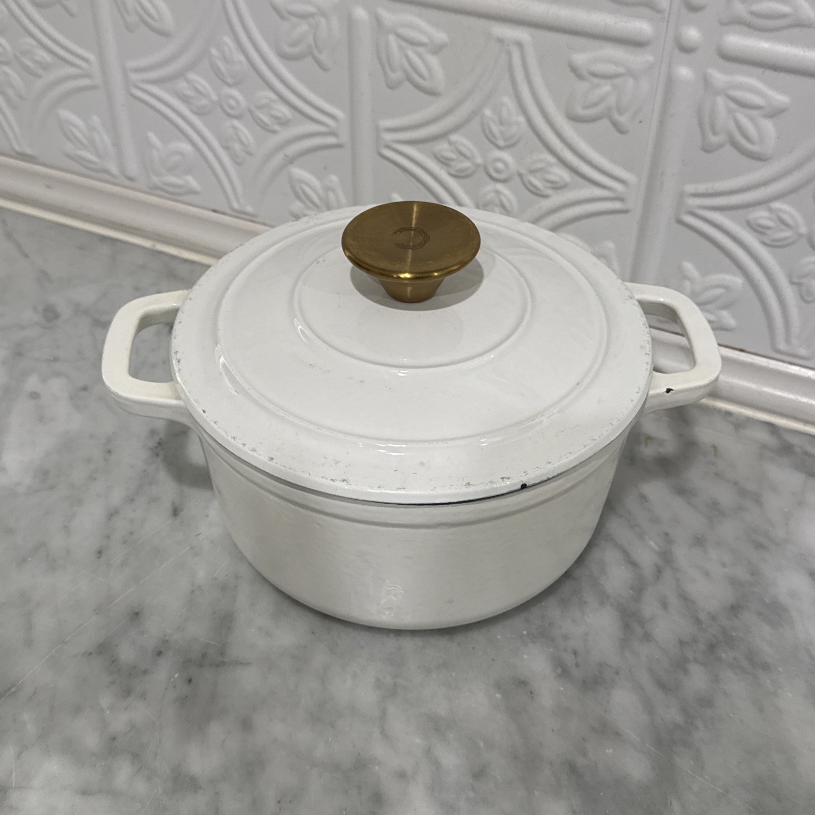 Crofton 2 Qt (2L) Cast Iron Mini Dutch Oven White With Lid Gold Handle