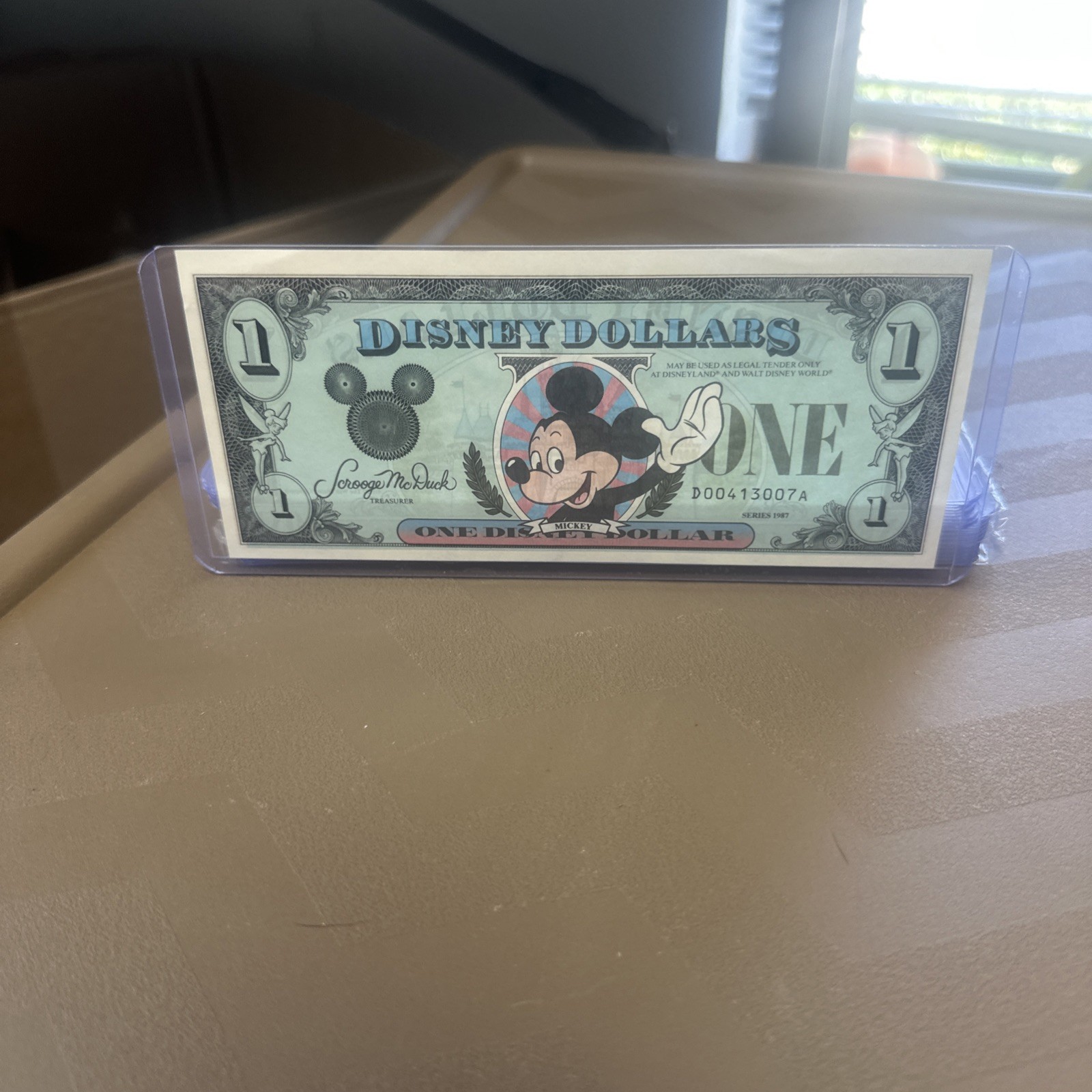 1987 MICKEY   $1 DISNEY DOLLAR - Serial # D 00413 007 A